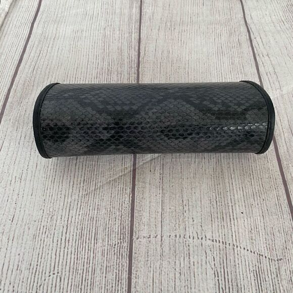 Clutch snake print with latch close top clutch 6”x3” black & grey - Picture 2 of 9